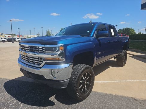 Used 2017 Chevrolet Silverado 1500 LT w/ Texas Edition RWD image 8