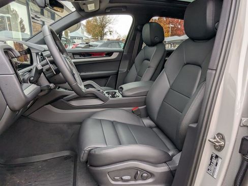 Certified 2026 Porsche Cayenne AWD/4WD image 5
