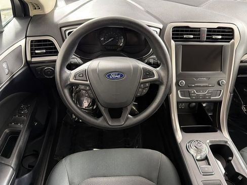 Used 2019 Ford Fusion SE FWD image 13
