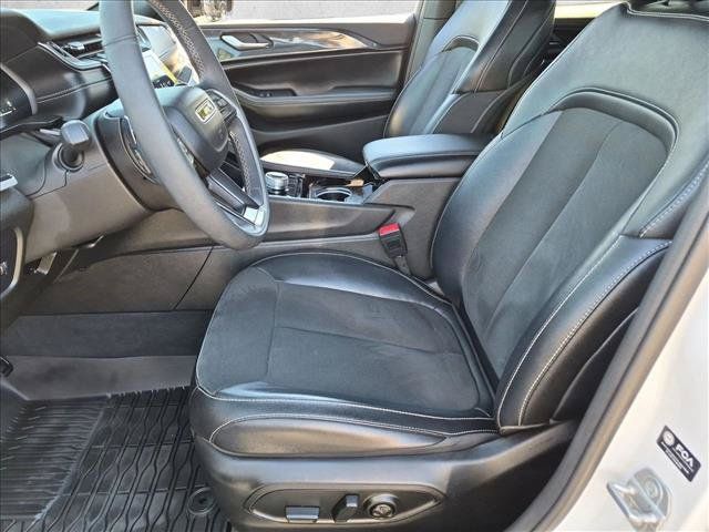Used 2023 Jeep Grand Cherokee Altitude AWD/4WD image 23