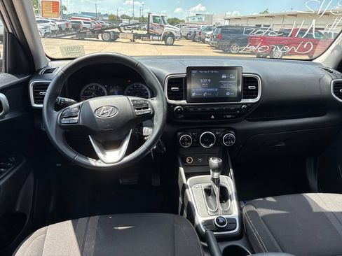 Used 2020 Hyundai Venue SEL w/ Convenience Package FWD image 12