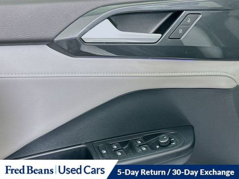 Used 2023 Volkswagen Taos SEL image 20