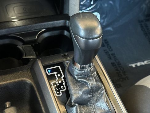 Used 2020 Toyota Tacoma TRD Sport w/ Technology Package RWD image 20