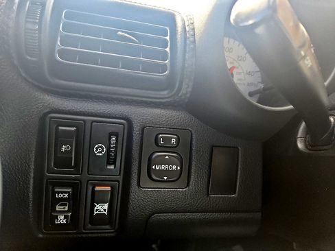 Used 2003 Toyota MR2 image 22