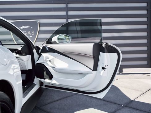 Used 2022 Ferrari Roma image 27