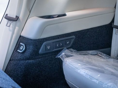 Used 2025 Land Rover Range Rover Long Wheelbase Autobiography image 35