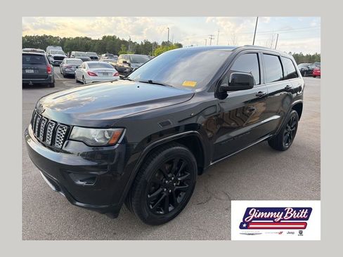 Used 2017 Jeep Grand Cherokee Altitude RWD image 1