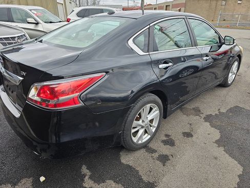 Used 2015 Nissan Altima 2.5 SV w/ Convenience Package image 5