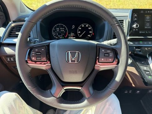 New 2026 Honda Odyssey Touring image 21