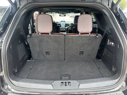 Used 2020 Ford Explorer Platinum w/ Premium Technology Package AWD/4WD image 18