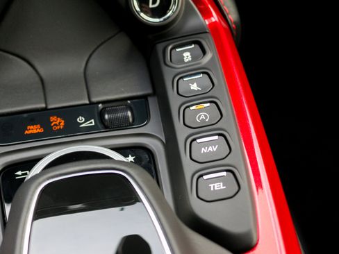 Used 2021 Aston Martin V8 Vantage Coupe RWD image 26