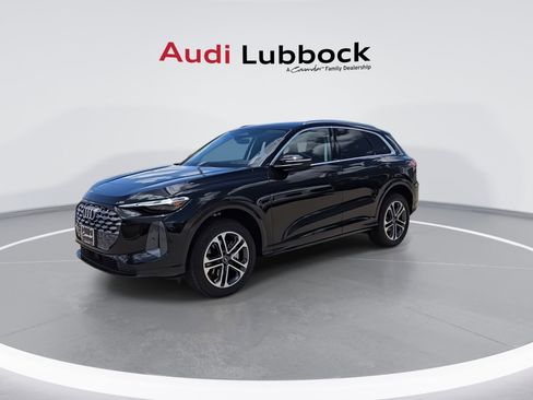 Used 2025 Audi Q5 Premium w/ Convenience Package image 4