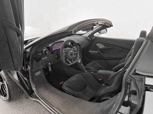 Used 2022 McLaren 765LT image 12