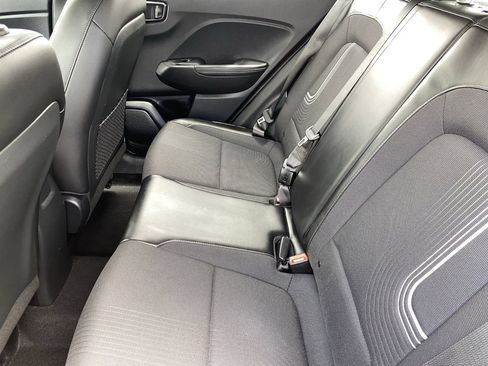 Used 2023 Hyundai Venue Limited FWD image 14
