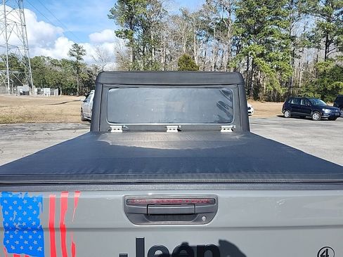 Used 2022 Jeep Gladiator Willys image 29