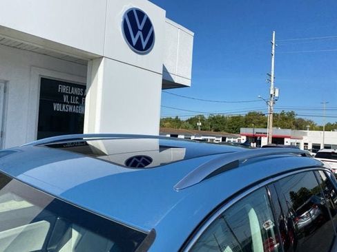 New 2025 Volkswagen Tiguan SE w/ Panoramic Sunroof Package image 14