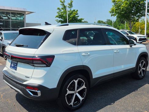 Used 2025 Volkswagen Taos SEL AWD/4WD image 5