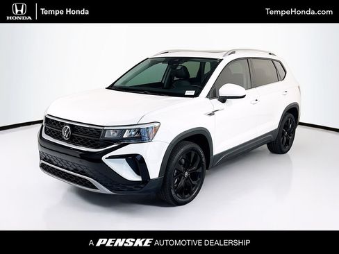 Used 2023 Volkswagen Taos SE FWD image 1