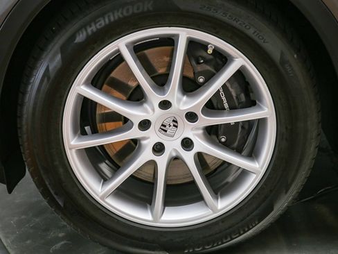 Certified 2025 Porsche Cayenne Coupe AWD/4WD image 13