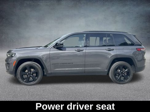 Certified 2024 Jeep Grand Cherokee Altitude image 10