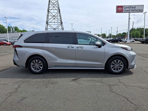 Used 2021 Toyota Sienna XLE FWD image 26