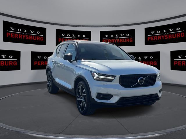 Used 2020 Volvo XC40 T5 R-Design w/ Protection Package AWD/4WD image 2
