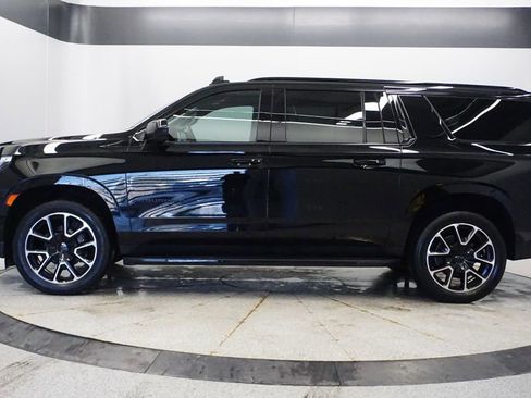 Used 2022 Chevrolet Suburban RST image 2