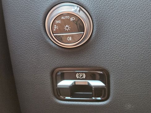 Used 2025 Mercedes-Benz GLC 300 image 18