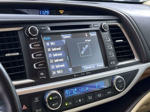 Used 2018 Toyota Highlander Limited Platinum image 16