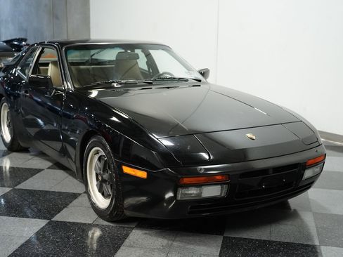 Used 1986 Porsche 944 Turbo image 14