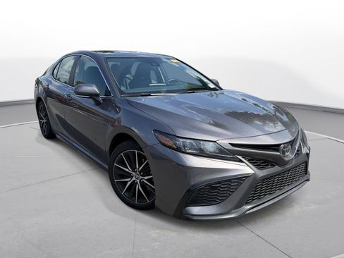 Used 2024 Toyota Camry SE w/ Cold Weather Package FWD image 4