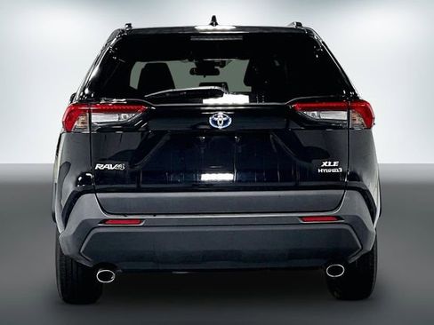 Used 2021 Toyota RAV4 XLE w/ Convenience Package image 7