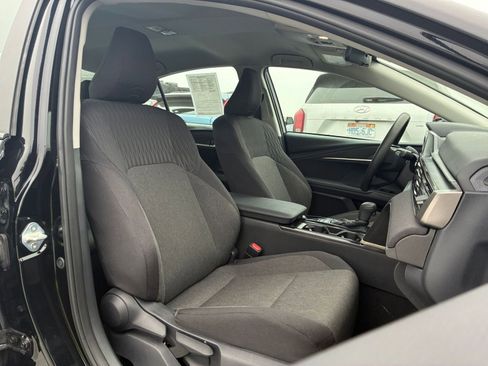 Used 2025 Toyota Camry LE image 34