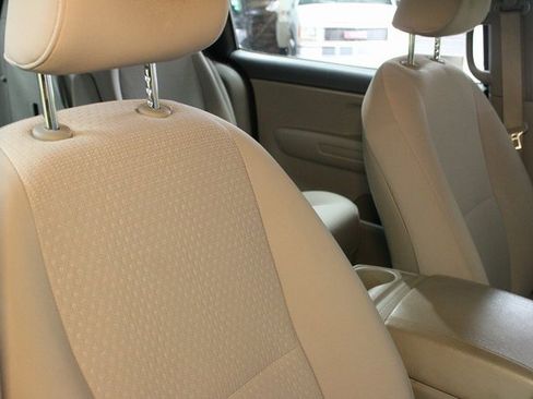 Used 2018 Kia Sedona L image 11