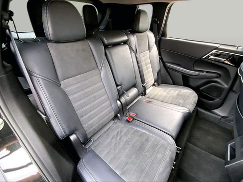 Used 2024 Mitsubishi Outlander SE FWD image 19