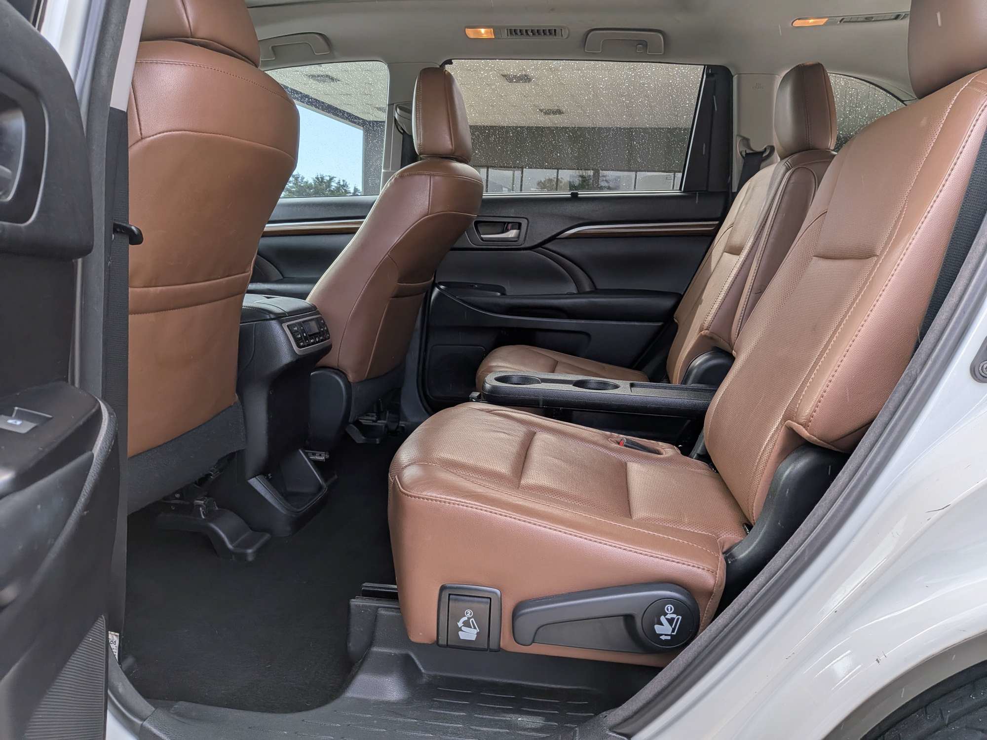 Used 2018 Toyota Highlander Limited Platinum FWD image 15