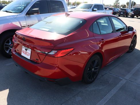 Used 2025 Toyota Camry SE image 11