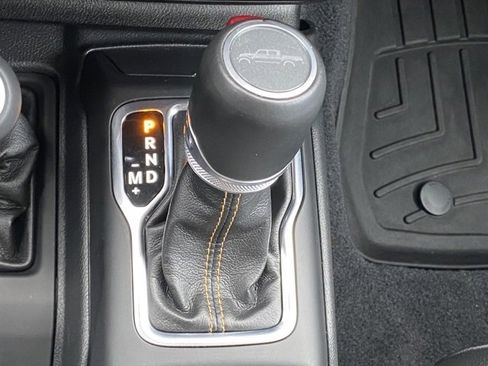 Used 2022 Jeep Gladiator Overland image 16