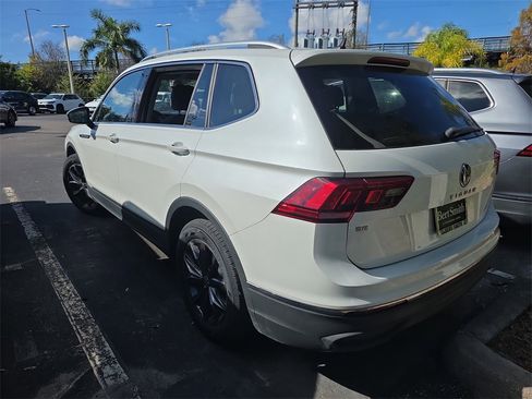 Used 2023 Volkswagen Tiguan SE w/ Panoramic Sunroof Package image 4