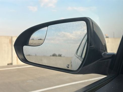 Used 2019 Hyundai Elantra SE w/ Cargo Package image 18