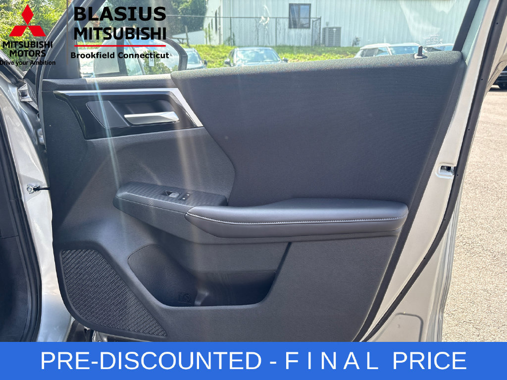 Used 2025 Mitsubishi Outlander ES AWD/4WD image 37