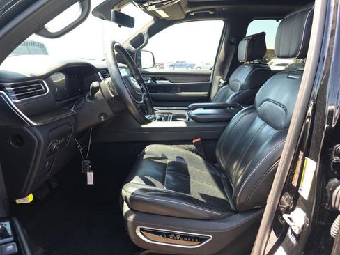 Used 2023 Jeep Grand Wagoneer Series II w/ Flexible Seating Group image 8