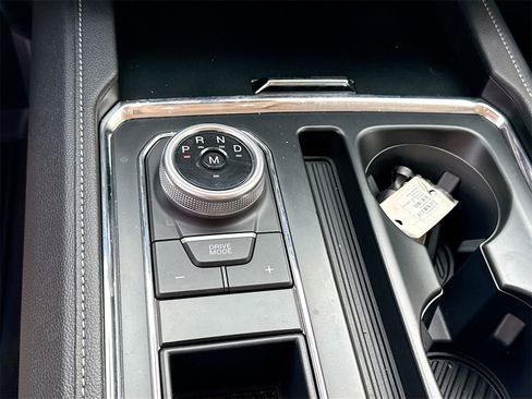 Used 2024 Ford Expedition XLT image 17