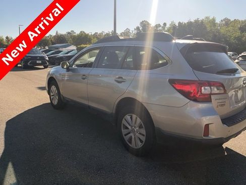 Used 2017 Subaru Outback 2.5i Premium image 11
