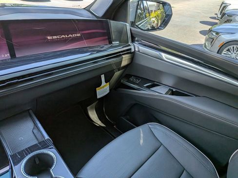 New 2026 Cadillac Escalade ESV Sport w/ Touring Package AWD/4WD image 20
