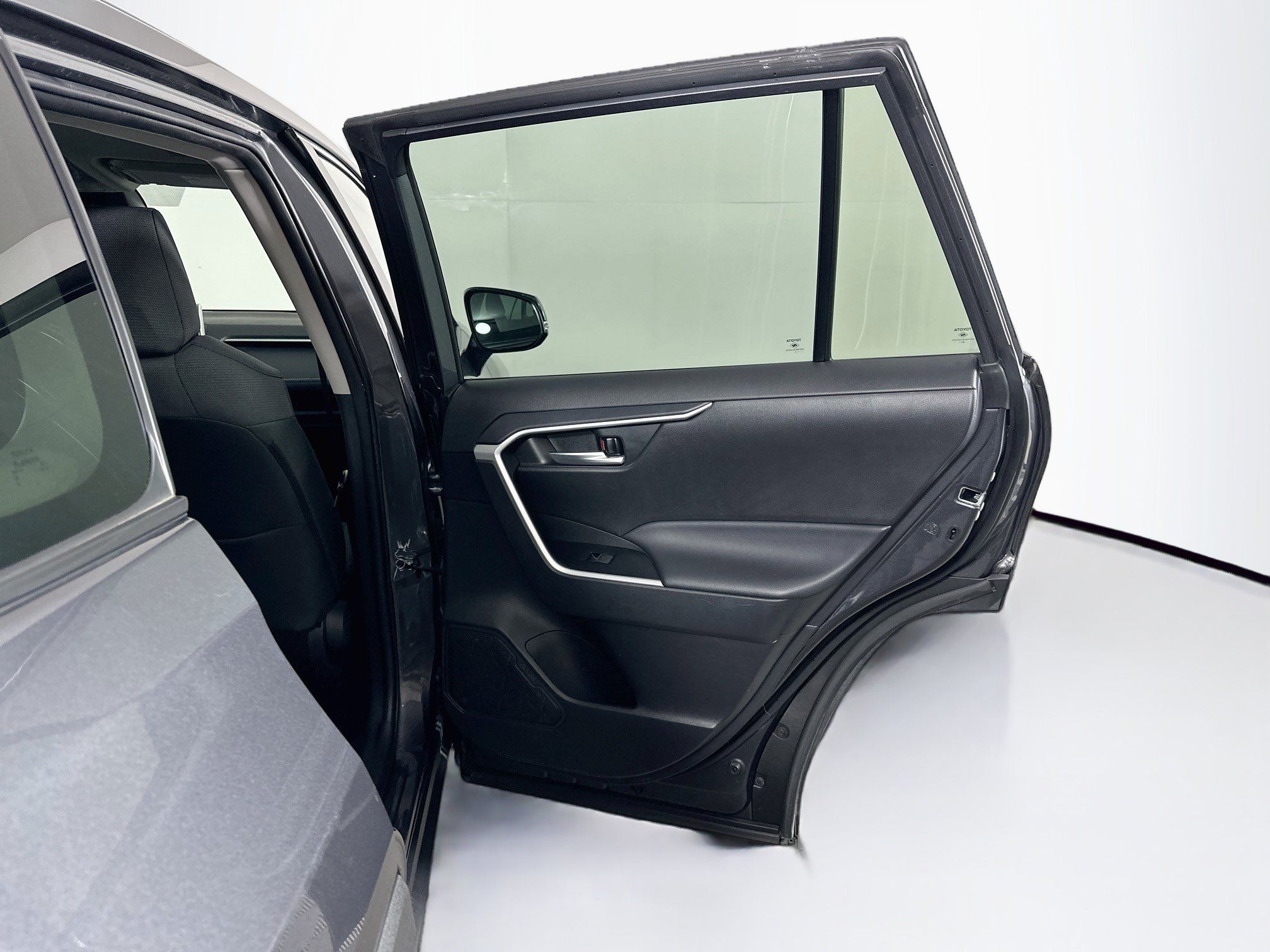 Used 2025 Toyota RAV4 XLE FWD image 28