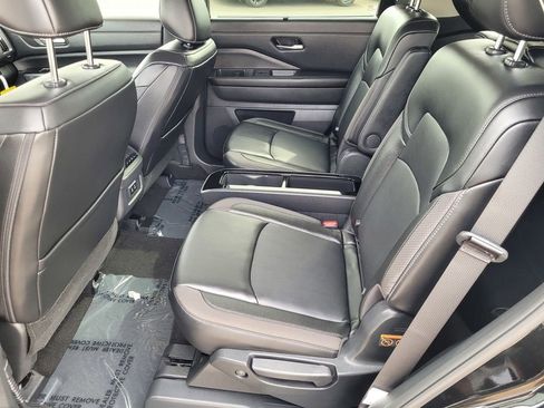New 2026 Nissan Pathfinder SL w/ SL Premium Package image 6