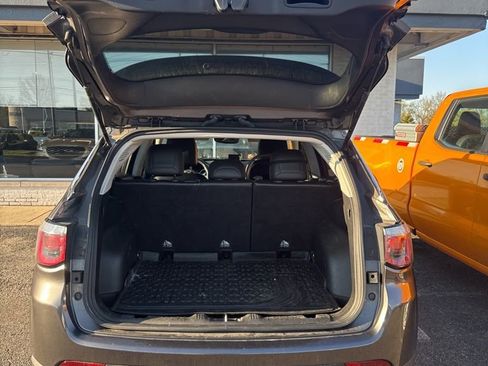 Used 2017 Jeep Compass Latitude w/ Popular Equipment Group image 3