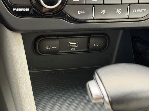 Used 2020 Kia Niro LXS image 20
