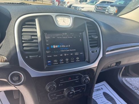 Used 2022 Chrysler 300 Touring L w/ Comfort Group image 16